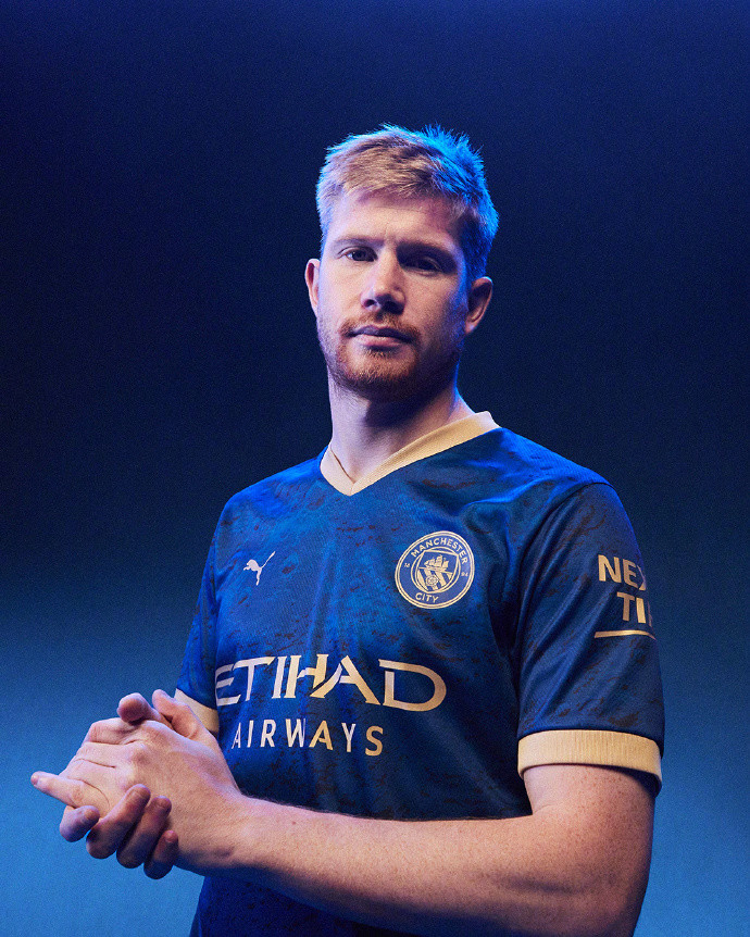 记者：申花携六外援出战广岛三箭，李可因伤未随队前往