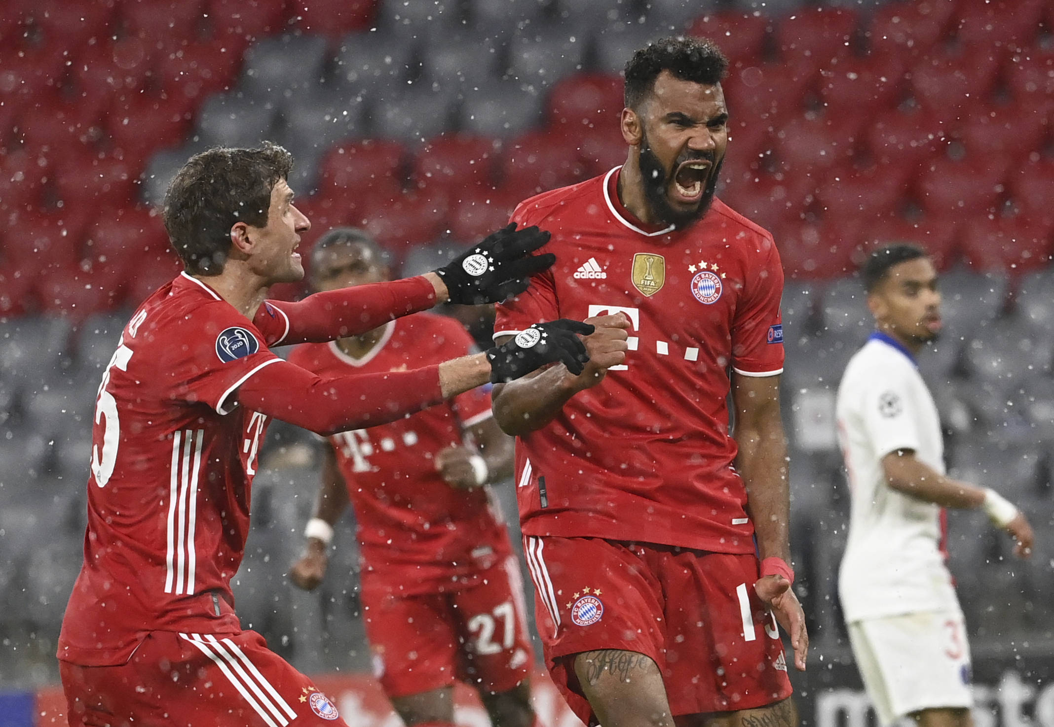 骑士内线组合压制对手