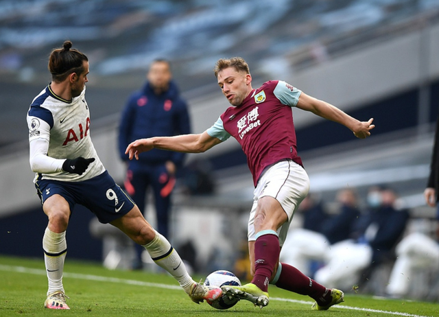 澳超前瞻：麦克阿瑟FC进攻不稳，布里斯班狮吼防守无解（澳超前瞻：麦克阿瑟FC进攻起伏不定，布里斯班狮吼防守固若金汤）