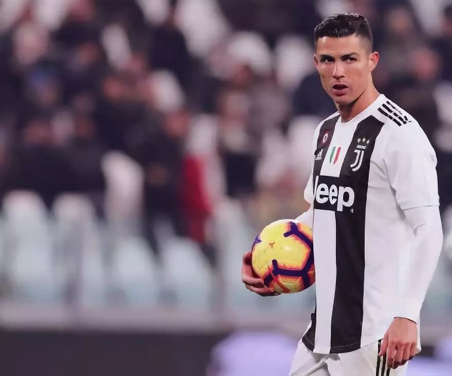 蒂尔潘生涯执法欧冠共判31粒点球，成为欧冠判点最多的主裁