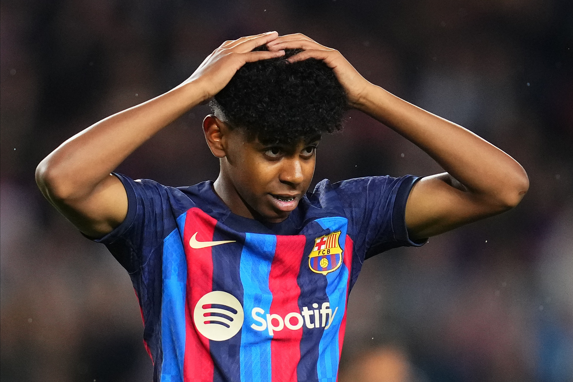 3C：骨上的钢板是我考虑退役原因之一；弗里克说表现好能抽烟