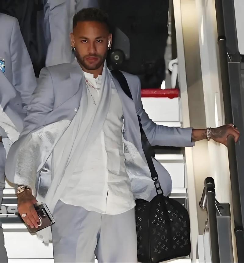 美记：锡安已参加球训练明天出战成疑，或本月中旬前后复出（美媒：锡安已恢复合练，明日能否出场成疑，预计本月中旬左右复出）